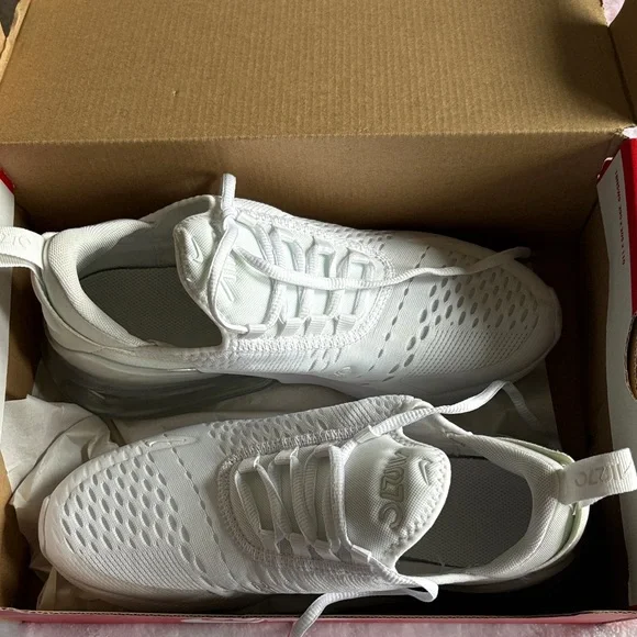 Nike Air Max 270 GS in White and Silver - Picture 5 of 7